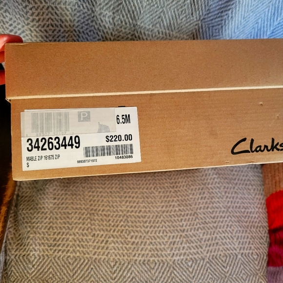 Clarks bootie - Picture 4 of 5